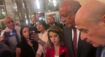 MHP Genel Başkanı Bah&ccedil;eli, DEM Parti'li milletvekilleriyle tokalaştı