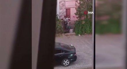 Şanlıurfa'da sokak savaş alanına d&ouml;nd&uuml;: Uzun namlulu silahlarla kurşun yağdırdılar