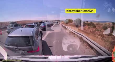 Ambulans şof&ouml;r&uuml; emniyet şeridi ihlallerine zehir zemberek s&ouml;zler