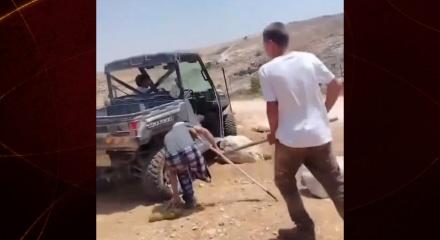 Batı Şeria'da insanlık dışı şiddet: Siyonist Yahudi Filistinliye saldırdı!