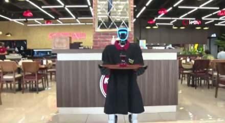 &Ccedil;in'den gelen robotun hem maaşı hem de izni var!