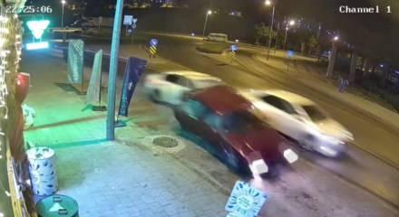 Denizli'de hareketli gece! Ka&ccedil;an ve 4 araca &ccedil;arpan s&uuml;r&uuml;c&uuml;ye 450 bin TL ceza kesildi
