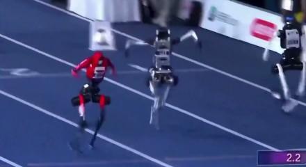 İnsanlık rekoru bitti: &Ccedil;inli robot Usain Bolt'u ge&ccedil;ti!