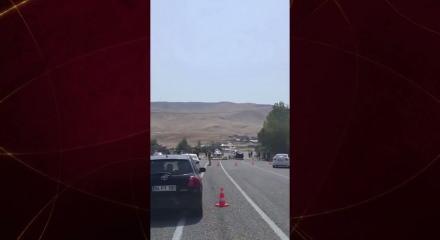 Muradiye&rsquo;de ara&ccedil;lar kafa kafaya &ccedil;arpıştı: 2 &ouml;l&uuml;, 9 yaralı