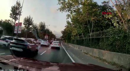 Otomobil kontrolden &ccedil;ıktı, havalanarak karşı y&ouml;ne fırladı