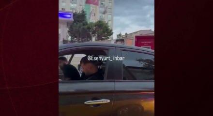 Trafikte yol verme kavgası! 