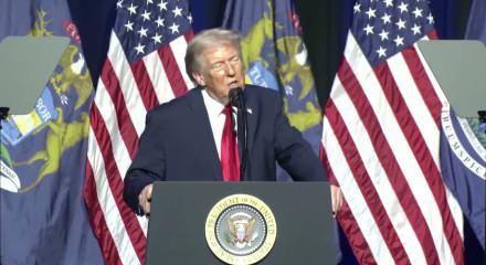 Trump&rsquo;ın 75 &uuml;lkeye koyduğu vize engeli mahkemeden d&ouml;nd&uuml;!