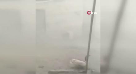 Ardahan'da şoke eden g&ouml;r&uuml;nt&uuml;ler; Şiddetli fırtına &ccedil;atıları u&ccedil;urdu, g&ouml;z g&ouml;z&uuml; g&ouml;rmedi