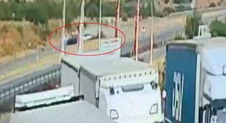 Gaziantep'te d&ouml;rt kişinin &ouml;ld&uuml;ğ&uuml; feci kaza saniye saniye g&uuml;venlik kamerasında!