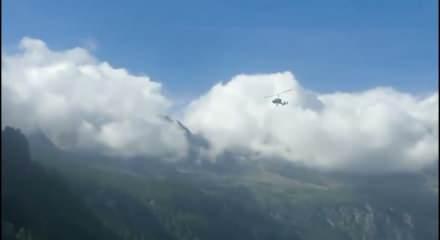 İtalya'da tellere &ccedil;arpan gyrocopter havada patladı!