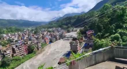 Nepal'de yaşanan sel felaketinde &ouml;l&uuml; sayısı 95'e y&uuml;kseldi