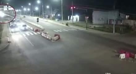  Paraguay'da freni patlayan tır, &ouml;n&uuml;ne ne kattıysa ezdi ge&ccedil;ti!: 6 &ouml;l&uuml;, 9 yaralı!