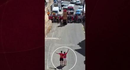 İspanya'da kızgın boğanın saldırısı genci nakavt etti