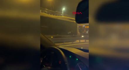 Seyir halindeki metrob&uuml;s alev alev yandı