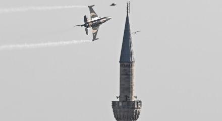 SOLOT&Uuml;RK'ten Zafer Bayramı i&ccedil;in İstanbul'da nefes kesen g&ouml;steri