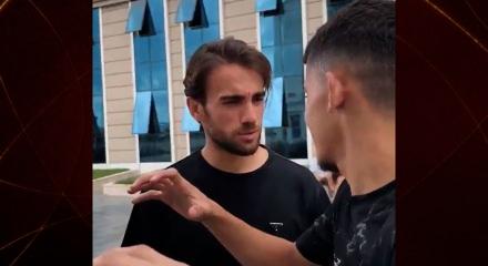 Yunus Akg&uuml;n'den kartal pen&ccedil;esi yapan taraftara tepki: Bu ne oğlum!