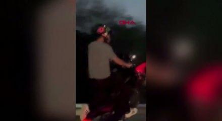 Beykoz&rsquo;da motosikletlinin tek teker şovu trafiği tehlikeye attı