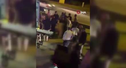 Bursa'da otomobil yayalara &ccedil;arptı: 2 kişi yaralandı