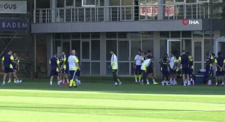 Fenerbah&ccedil;e ve Galatasaray'ın Şampiyonlar Ligi kadrosu belli oldu!