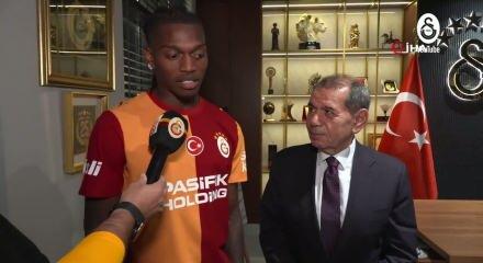 Galatasaray'da Rafael Leao ilk idmanına &ccedil;ıktı