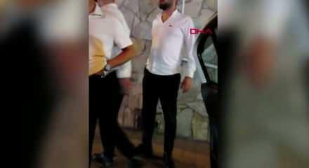 Karak&ouml;y&rsquo;de Kanadalı turiste, takside &ouml;nce gasp sonra bı&ccedil;aklı saldırı iddiası; saldırı anları kamerada