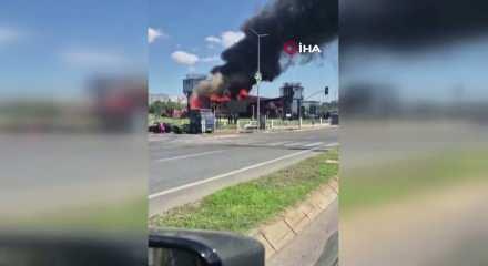 Kocaeli'de bilim merkezi olan u&ccedil;ak alevlere teslim oldu