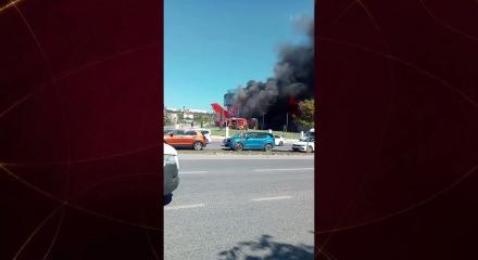 Kocaeli'de korkutan olay: U&ccedil;akPark'taki u&ccedil;ak alev alev yandı