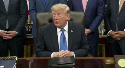 Trump: Elimizde hi&ccedil; m&uuml;himmatımız kalmadığını s&ouml;yleyenler vatan hainidir!