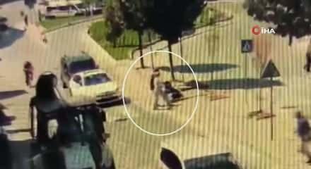 Zeytinburnu'nda ara&ccedil;tan inerek yayayı d&ouml;ven s&uuml;r&uuml;c&uuml; yakalandı
