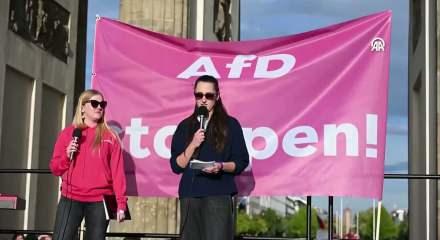Almanya'da aşırı sağcı AfD karşıtı protesto g&ouml;sterisi d&uuml;zenlendi