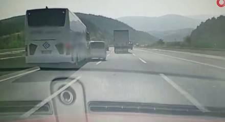 Bolu'da şerit ihlali kaza getirdi