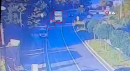  D&uuml;zce'de 4 kişinin &ouml;ld&uuml;ğ&uuml; kazanın g&uuml;venlik kamerası g&ouml;r&uuml;nt&uuml;leri ortaya &ccedil;ıktı