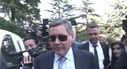 Melih G&ouml;k&ccedil;ek, B&uuml;lent Arın&ccedil;'a "İsmini anmak istemediğim zat" diyerek tepki g&ouml;sterdi