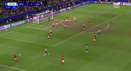 Galatasaray, UEFA Şampiyonlar Ligi'nde Sporting'e 3-1 yenildi.