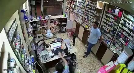 Suriye'de kan donduran infaz: Eczacıyı kafasından vurarak &ouml;ld&uuml;rd&uuml;