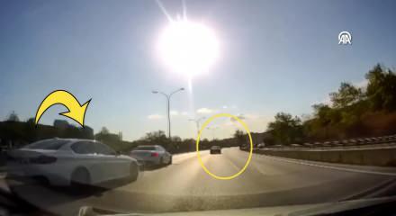 Trafik magandası sollama yaparken başka araca &ccedil;arptı