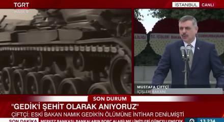 Bakan &Ccedil;ift&ccedil;i, Sezai Karako&ccedil;'un "Onlar Sanıyorlar Ki" şiirini okudu
