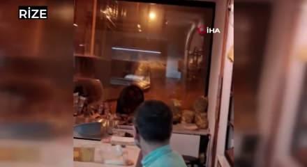Doğu Karadeniz&rsquo;i sağanak vurdu: Rize&rsquo;de yollar g&ouml;le d&ouml;nd&uuml;, ara&ccedil;lar suya g&ouml;m&uuml;ld&uuml;