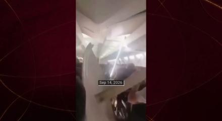 İran'da g&ouml;ky&uuml;z&uuml;nde dehşet: İniş takımı patlayan u&ccedil;ağın tavanı &ccedil;&ouml;kt&uuml;!