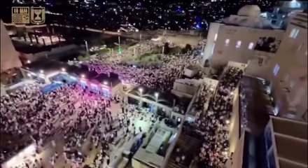 İsrail Başbakanı Netanyahu ve binlerce İsraillinin Burak Duvarı'na baskın yaptı
