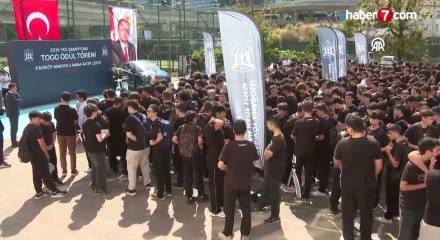 Kadık&ouml;y AİHL'de başarılı &ouml;ğrencilere TOGG hediye edildi