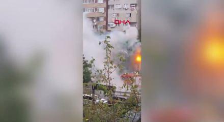 Sokak ortasında alev topuna d&ouml;nd&uuml;! Kağıthane&rsquo;de korkutan patlama anı