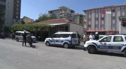 Kıraathane &ccedil;alışanı husumetlisini t&uuml;fekle vurdu