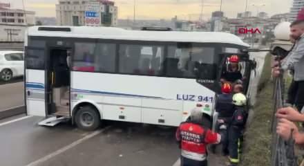 Avcılar'da D-100 Karayolu servis aracı kaza yaptı