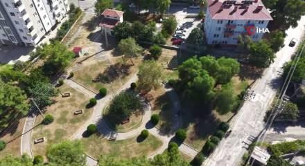 Osmaniye'deki "mezarlık parkını" g&ouml;ren d&ouml;n&uuml;p bir daha bakıyor
