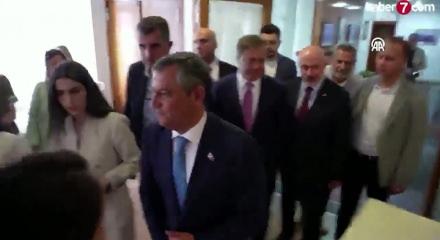 &Ouml;zg&uuml;r &Ouml;zel&rsquo;den Le Figaro&rsquo;da T&uuml;rkiye değerlendirmesi: &ldquo;Demokrasi adım adım aşınıyor&rdquo;