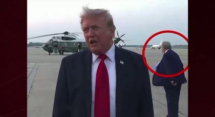  Trump'ın basın a&ccedil;ıklamasındaki gizemli kişi sosyal medyada g&uuml;ndem oldu