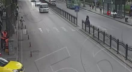 Amasya'da yayaya yol veren kamyonete otomobil &ccedil;arptı