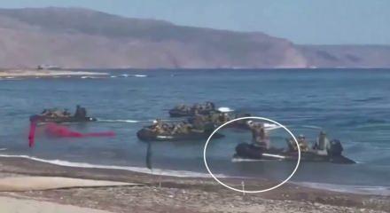 Yunanistan'ın &ccedil;ıkarma tatbikatında askerler denize d&uuml;şt&uuml;
