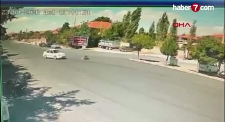 Niğde'de yolun karşısına ge&ccedil;erken otomobilin &ccedil;arptığı engelli yaralandı